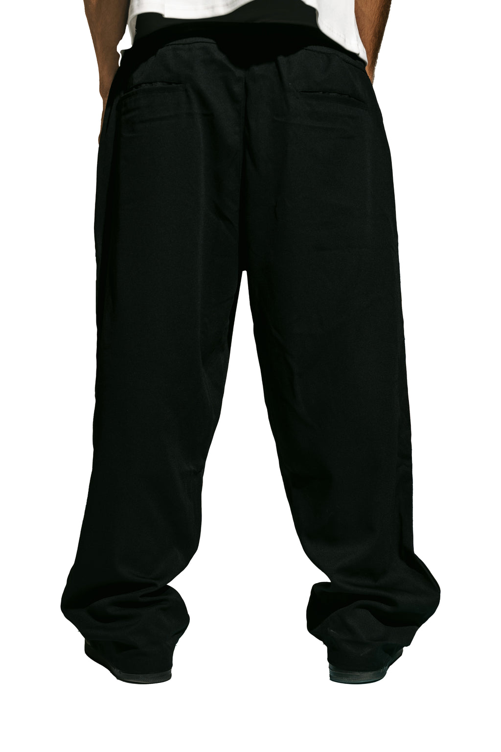 The KIK-Studio-Sweatpants in Black