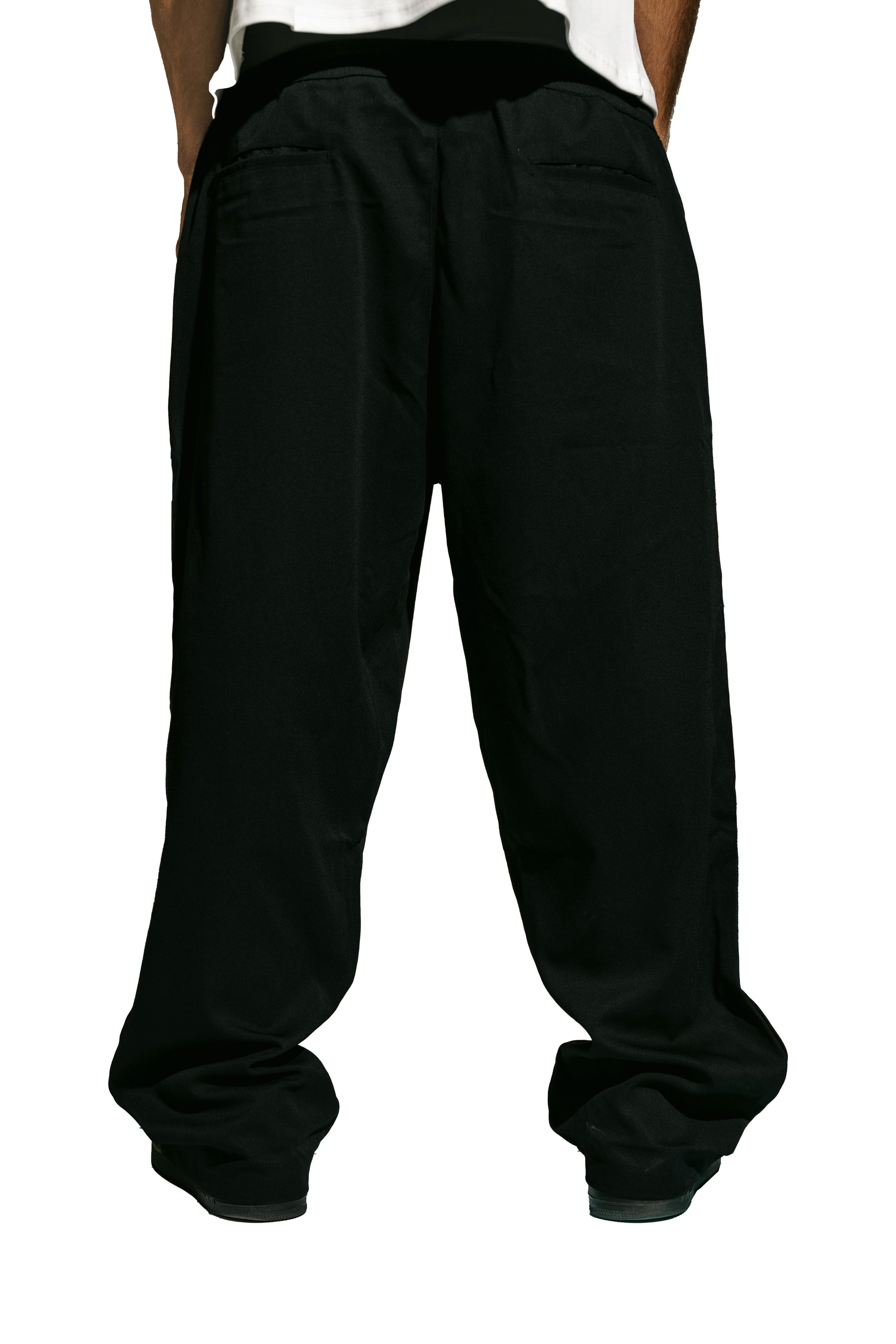 The KIK-Studio-Sweatpants in Black