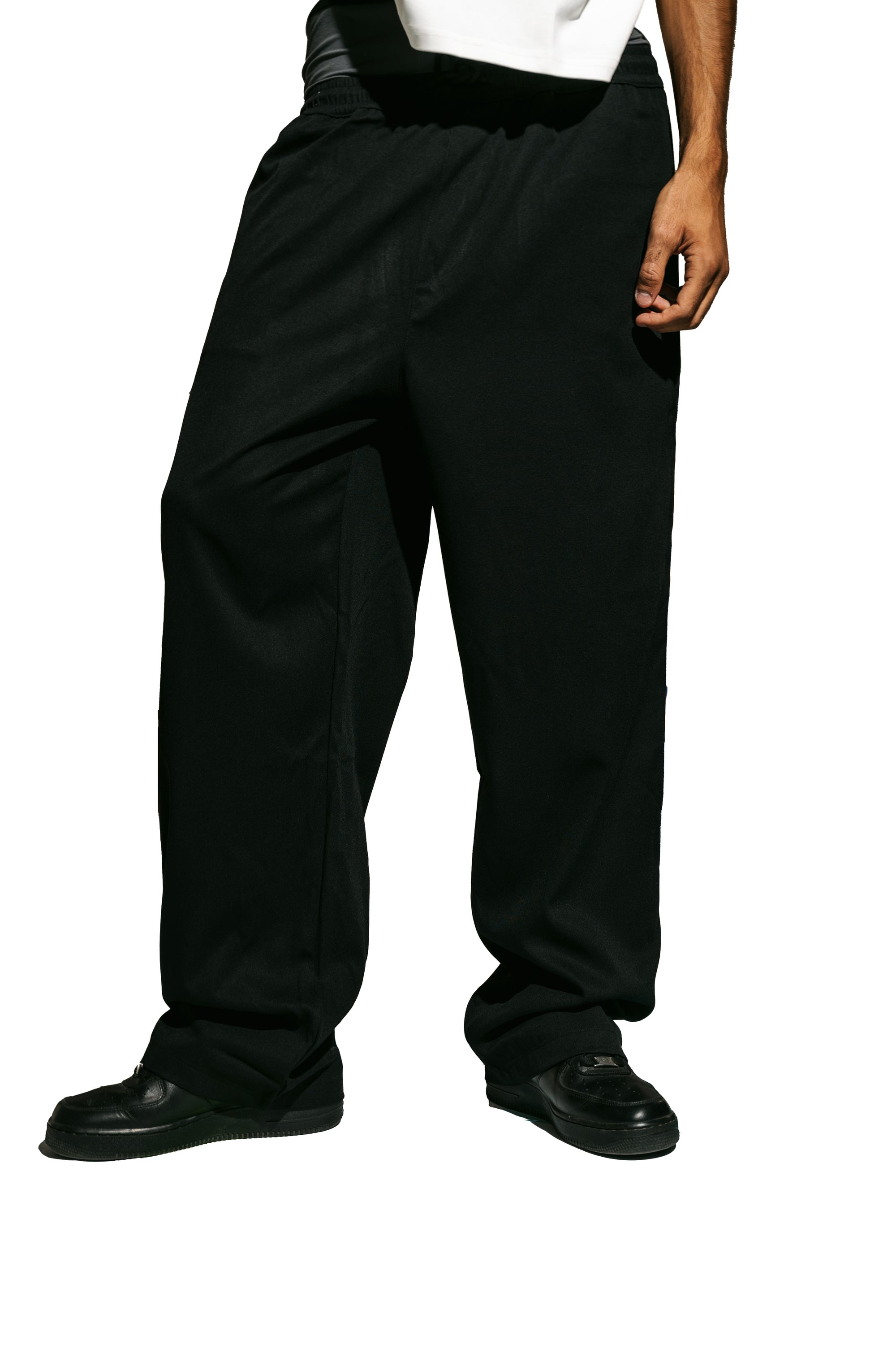 The KIK-Studio-Sweatpants in Black