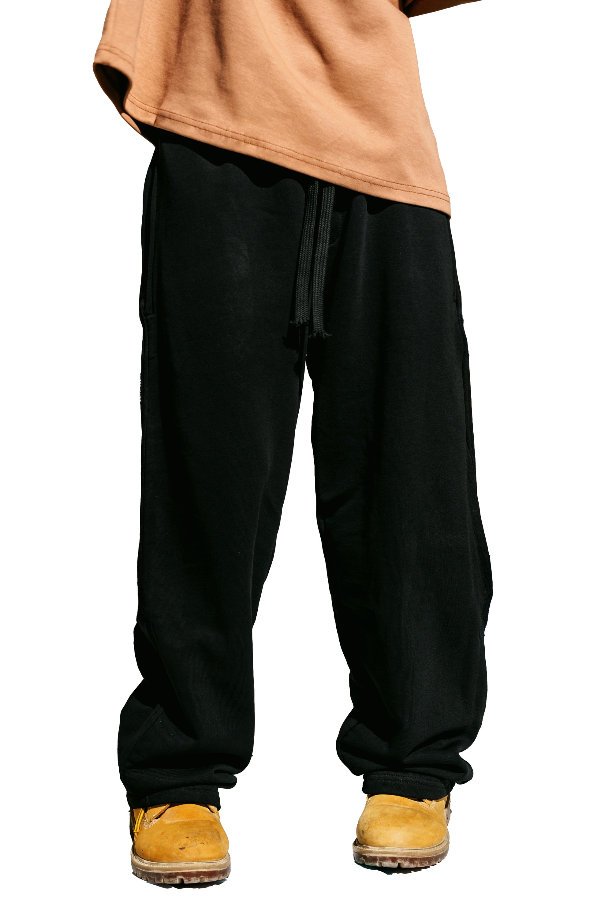The KIK-Studio-Sweatpants in Black